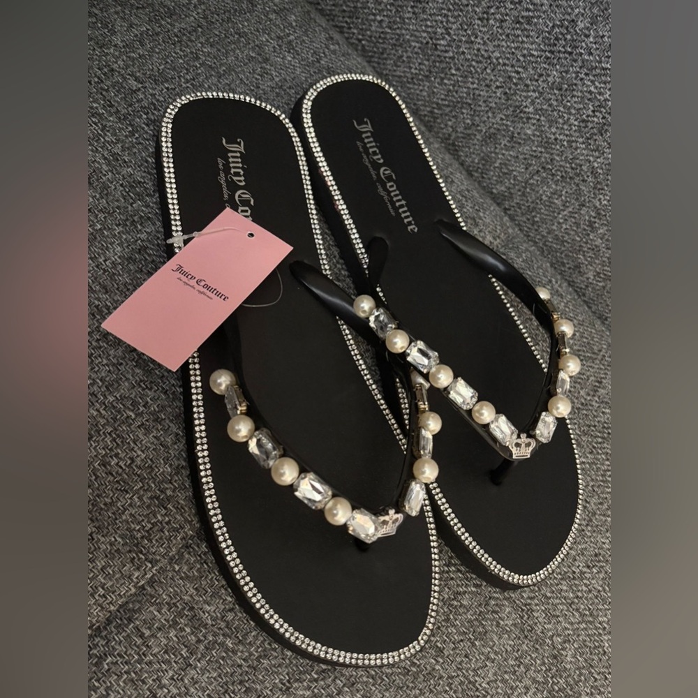 Juicy Couture Black Sandals with Pearl Accents ✨✨🪩🌟🩷